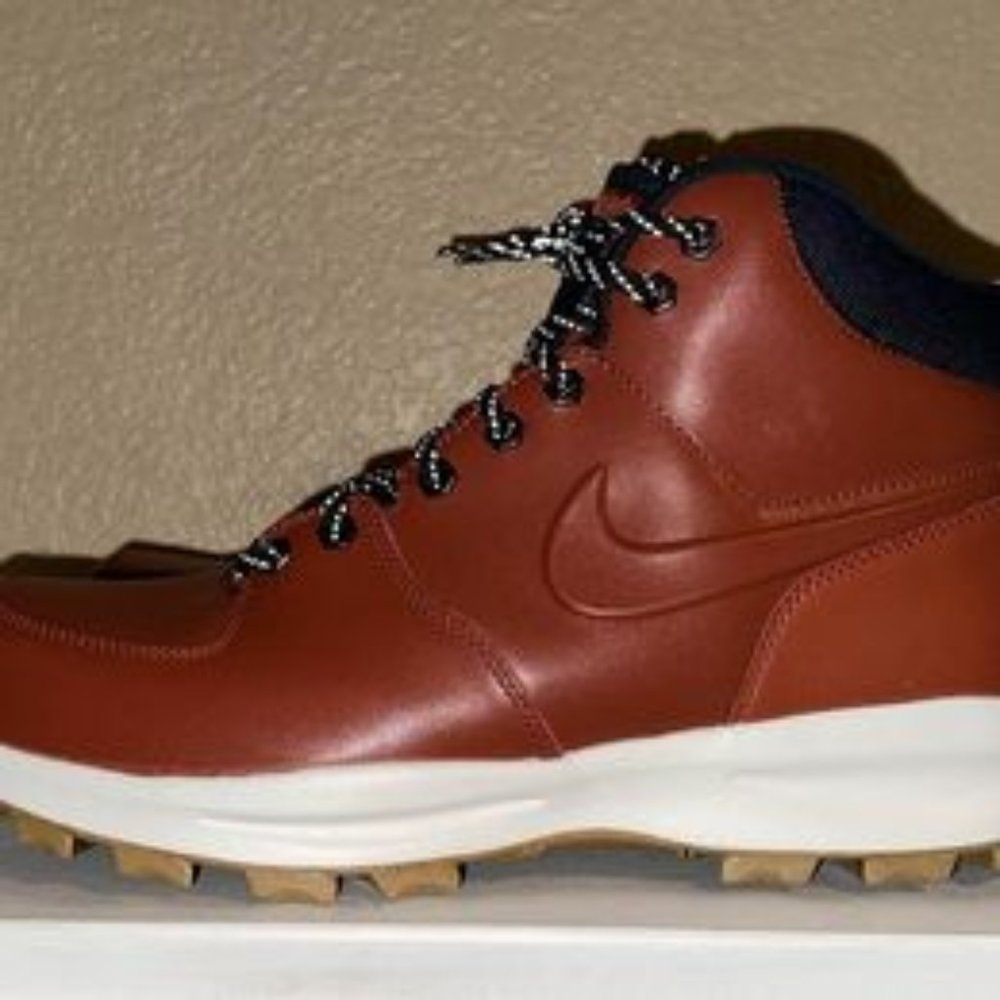 NEW!! Men's Nike hiking Boots size 11